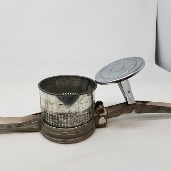 Vintage Metal Potato Ricer Rice Masher Press Strainer White Silver - Picture 5 of 10